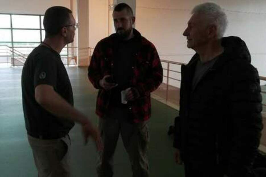 Et apr�s on dit que c'est le filles les pipelettes ?! ;) 